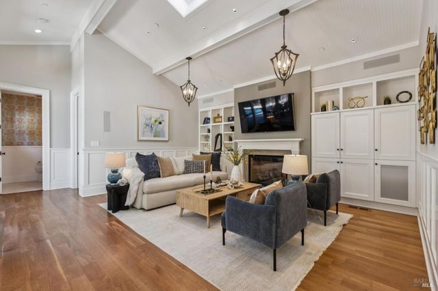 3 Piedmont Rd, Larkspur, CA 94939