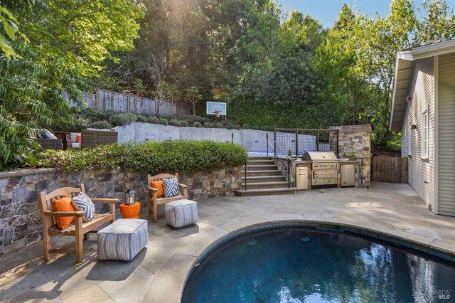 3 Piedmont Rd, Larkspur, CA 94939