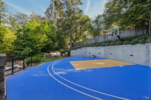 3 Piedmont Rd, Larkspur, CA 94939