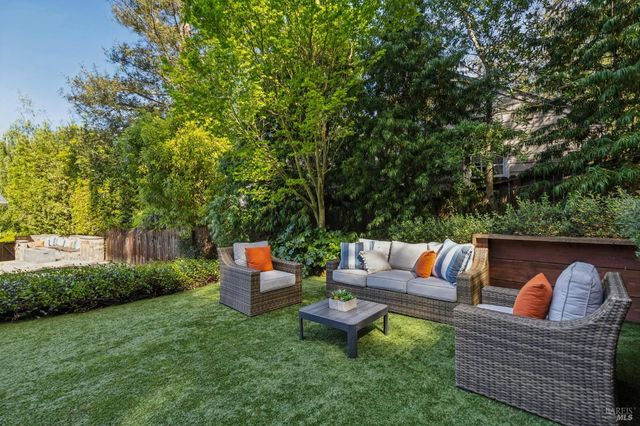 3 Piedmont Rd, Larkspur, CA 94939