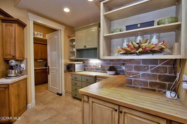 1119 Calle Parque Drive, El Paso, TX 79912