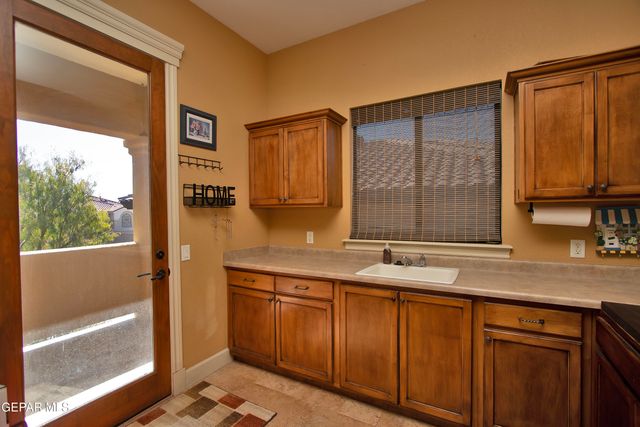 1119 Calle Parque Drive, El Paso, TX 79912