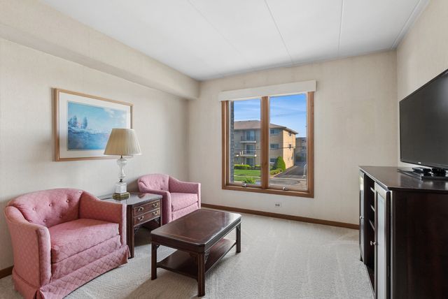 4716 W 106th Place 2B, Oak Lawn, IL 60453