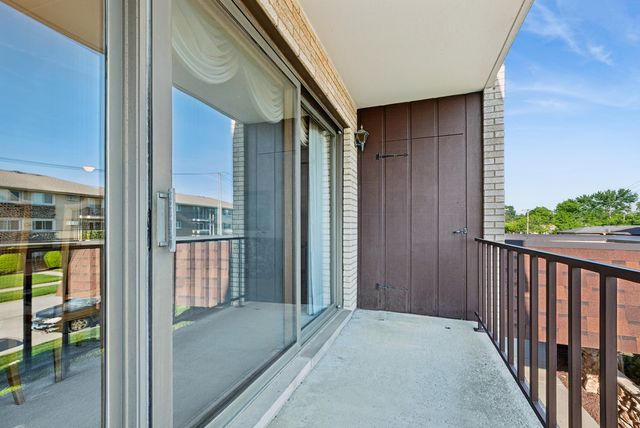 4716 W 106th Place 2B, Oak Lawn, IL 60453