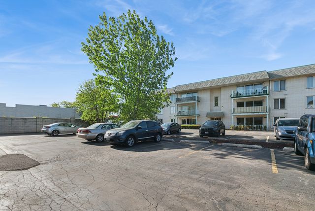 4716 W 106th Place 2B, Oak Lawn, IL 60453