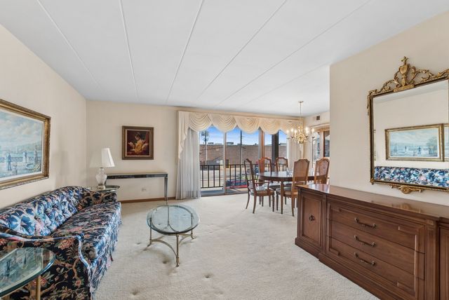 4716 W 106th Place 2B, Oak Lawn, IL 60453