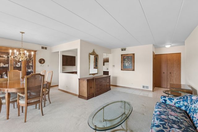 4716 W 106th Place 2B, Oak Lawn, IL 60453