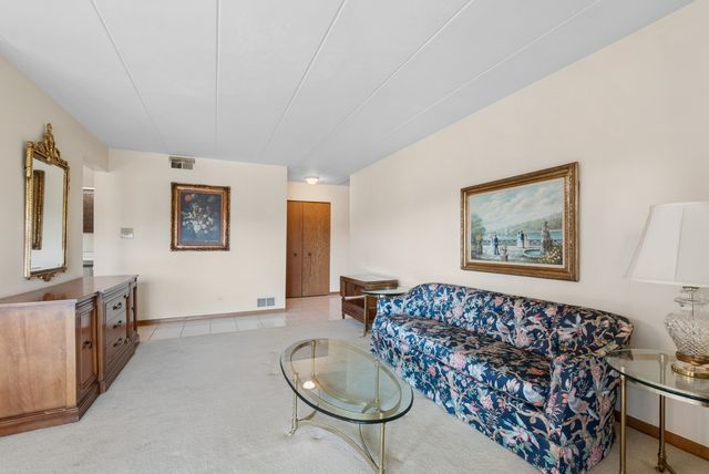 4716 W 106th Place 2B, Oak Lawn, IL 60453