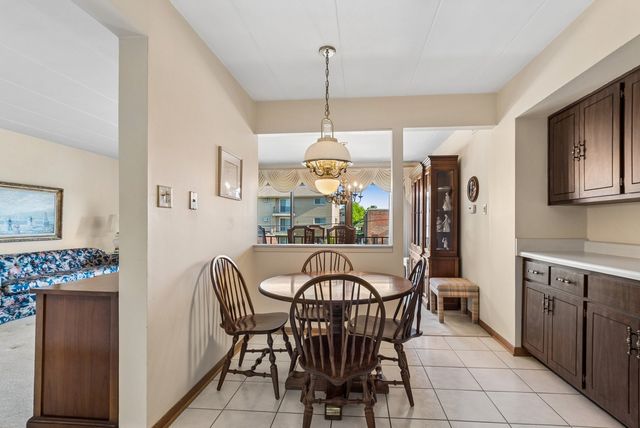 4716 W 106th Place 2B, Oak Lawn, IL 60453