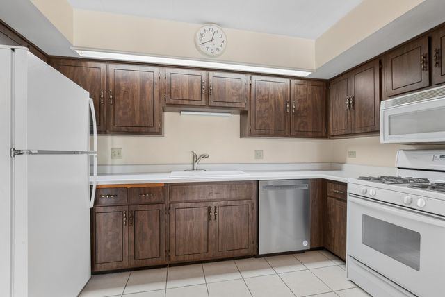 4716 W 106th Place 2B, Oak Lawn, IL 60453