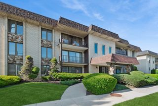 4716 W 106th Place 2B, Oak Lawn, IL 60453
