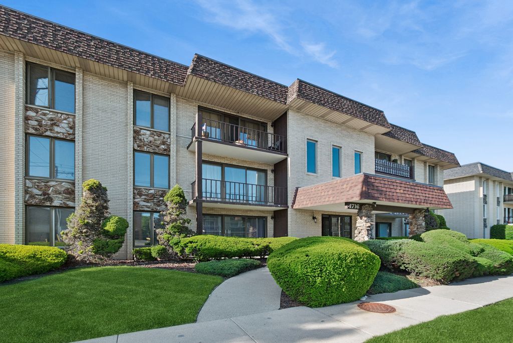 4716 W 106th Place 2B, Oak Lawn, IL 60453