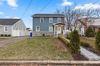 33 McAuliffe Drive, North Brunswick, NJ 08902