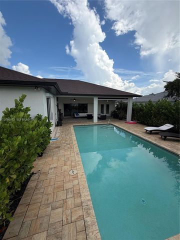 418 SW 19th Terrace, Cape Coral, FL 33991