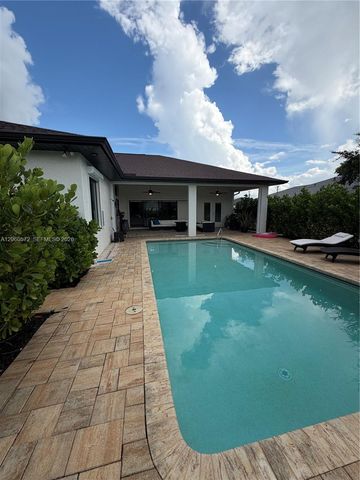 418 SW 19th Terrace, Cape Coral, FL 33991