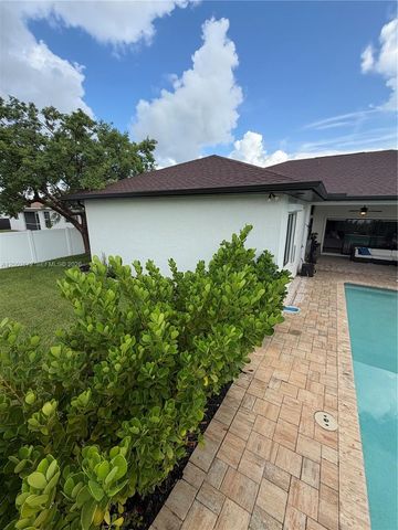 418 SW 19th Terrace, Cape Coral, FL 33991