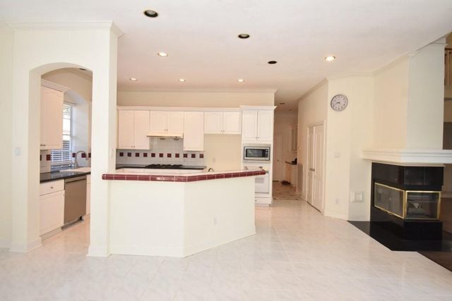 16 Treverstone Court, Sugar Land, TX 77479