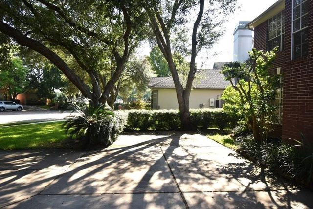 16 Treverstone Court, Sugar Land, TX 77479