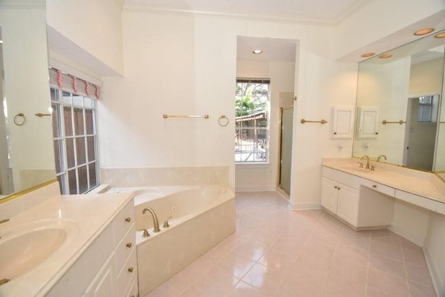 16 Treverstone Court, Sugar Land, TX 77479