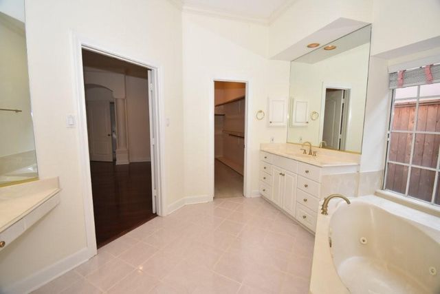 16 Treverstone Court, Sugar Land, TX 77479