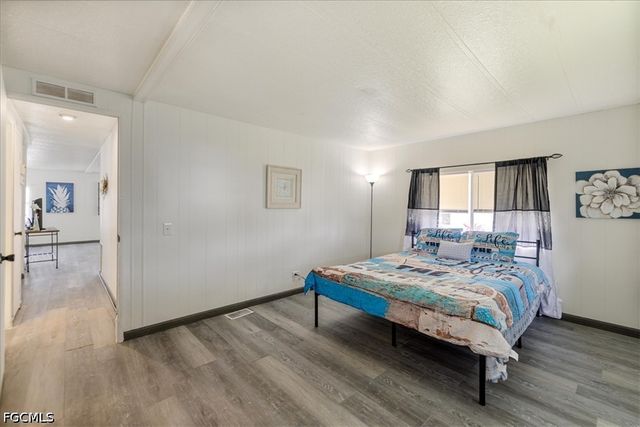 952 Days LN, North Fort Myers, FL 33917
