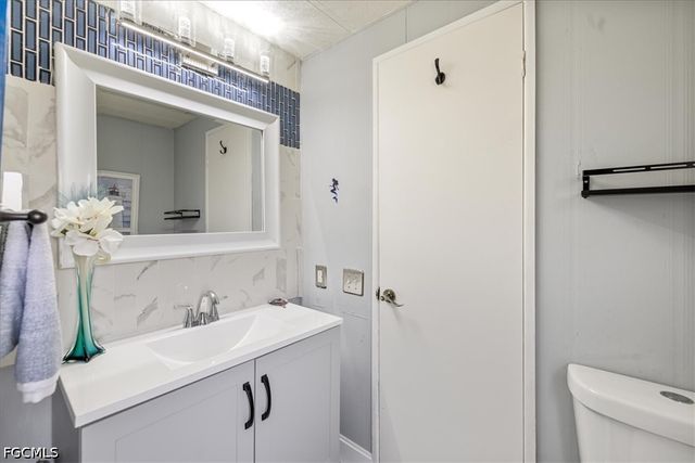 952 Days LN, North Fort Myers, FL 33917