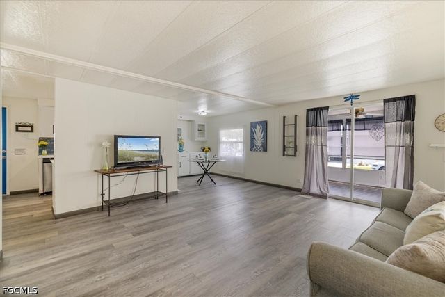 952 Days LN, North Fort Myers, FL 33917