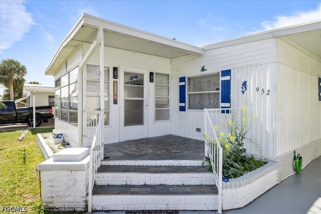 952 Days LN, North Fort Myers, FL 33917