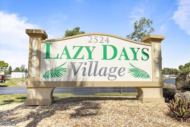 952 Days LN, North Fort Myers, FL 33917