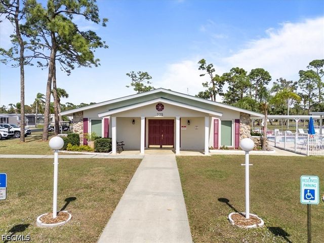 952 Days LN, North Fort Myers, FL 33917
