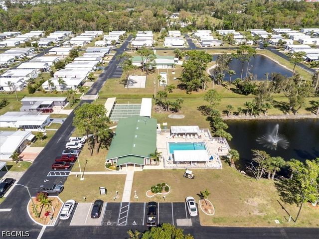 952 Days LN, North Fort Myers, FL 33917