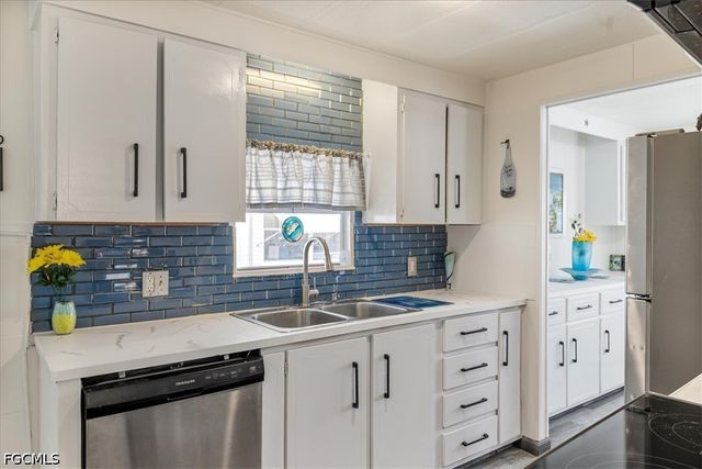 952 Days LN, North Fort Myers, FL 33917