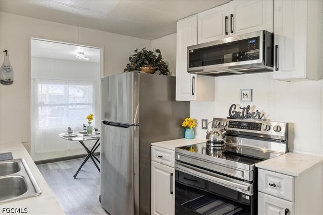 952 Days LN, North Fort Myers, FL 33917