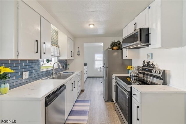 952 Days LN, North Fort Myers, FL 33917