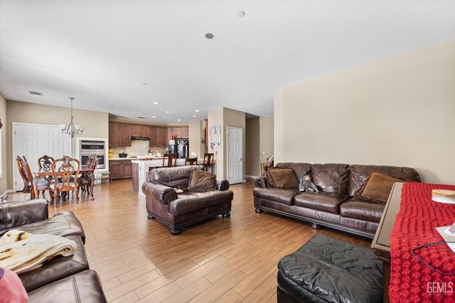 10901 Gustavo Court, Bakersfield, CA 93312