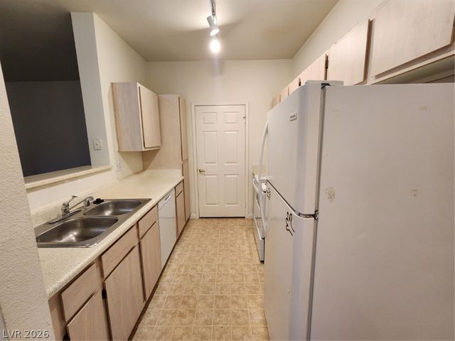 231 West Horizon Ridge Parkway 417, Henderson, NV 89012