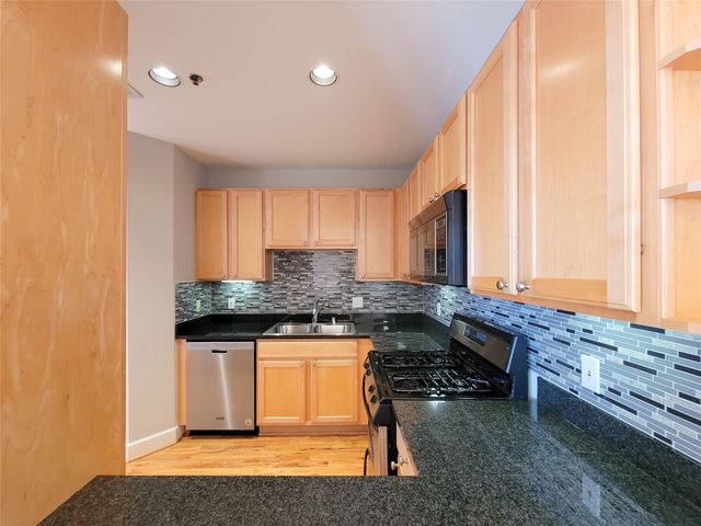 2520 Robinhood 800, Houston, TX 77005