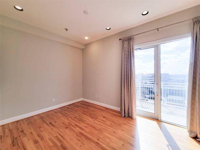 2520 Robinhood 800, Houston, TX 77005