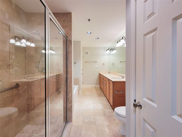 2520 Robinhood 800, Houston, TX 77005