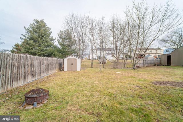 1640 BLUE JAY DR, Dover, PA 17315