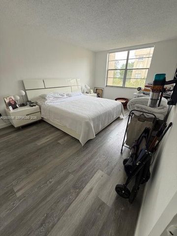 9350 Fontainebleau Blvd 413, Miami, FL 33172