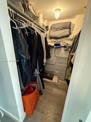 9350 Fontainebleau Blvd 413, Miami, FL 33172