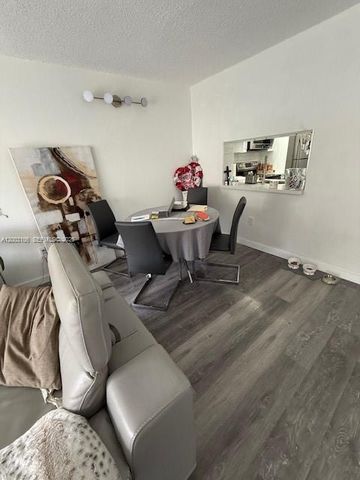 9350 Fontainebleau Blvd 413, Miami, FL 33172