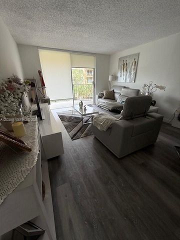 9350 Fontainebleau Blvd 413, Miami, FL 33172