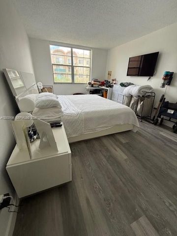 9350 Fontainebleau Blvd 413, Miami, FL 33172