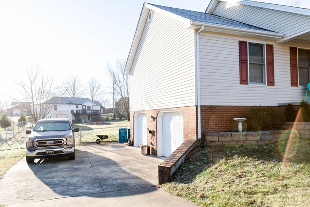 1319 Bonnie Blue Loop, Lawrenceburg, KY 40342