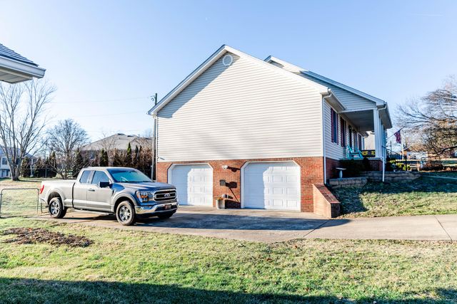 1319 Bonnie Blue Loop, Lawrenceburg, KY 40342