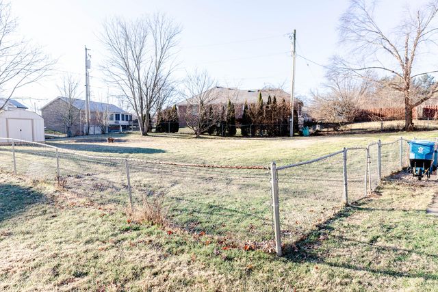 1319 Bonnie Blue Loop, Lawrenceburg, KY 40342