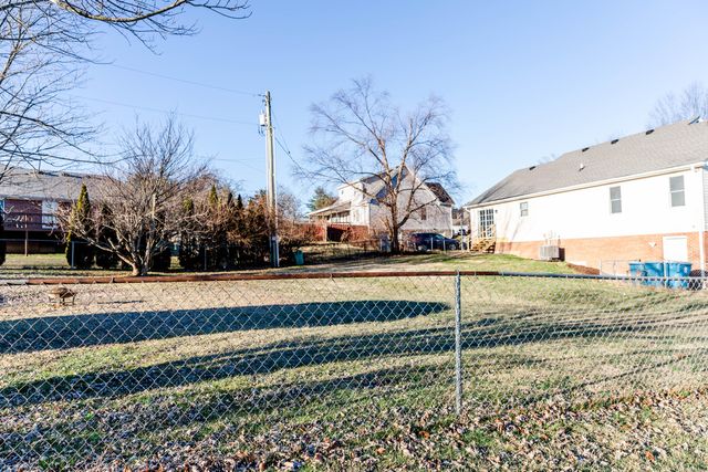 1319 Bonnie Blue Loop, Lawrenceburg, KY 40342