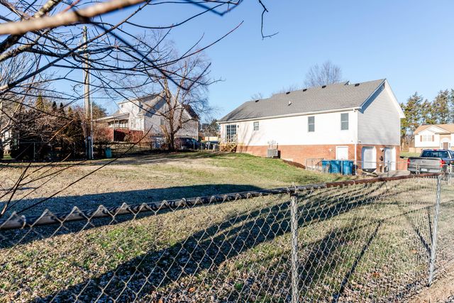 1319 Bonnie Blue Loop, Lawrenceburg, KY 40342